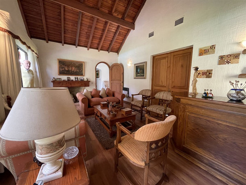 Casa En Venta De 4 Dorm. En Lo Barnechea Jardin Dehesa