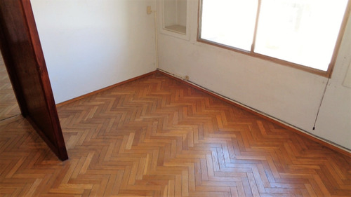Venta Oficina Ciudad Vieja Una Al Frente Otra Al Fondo