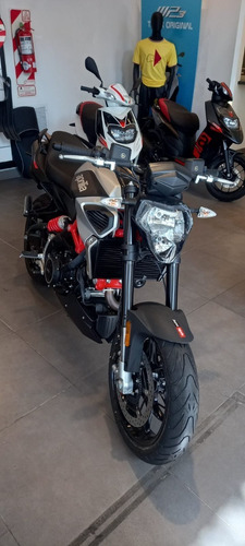 Imagen 3 de 16 de Aprilia Shiver 900 2020