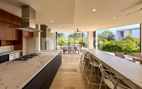 Casa En Venta En Mérida, Yucatán Country Club, Privada Oasis