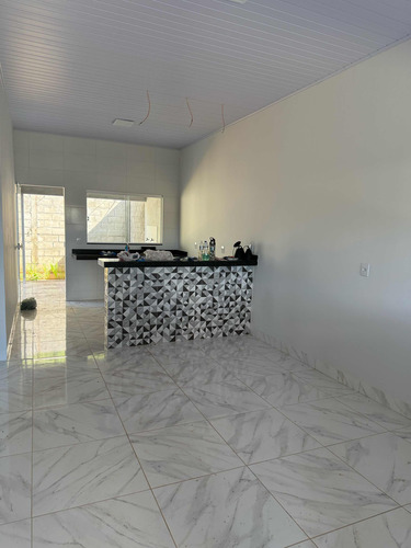 2 Quartos, 1 Sala, 1 Garagem, 1 Cozinha, 1 Sala E 1 Área