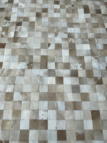 Tapete De Couro De Boi Bege Malhado 2,20x2,70 7x7 Com Borda 2.7 M 2.2 M Quadriculado Bege Malhado