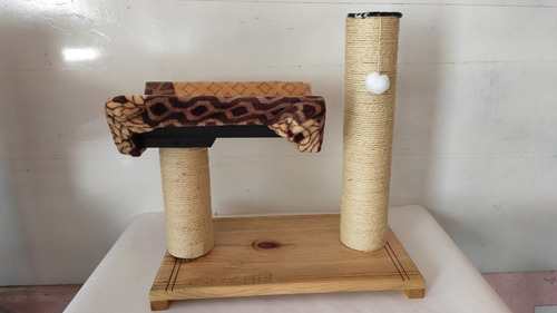 Rascador Y Cama Para Tu Gato. Muy Cómodo Y De Buena Calidad