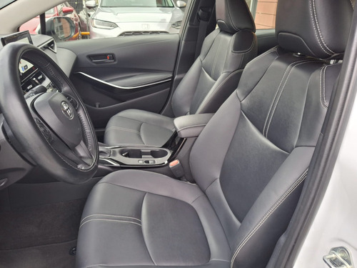 Toyota Corolla 4p XLE HEV L4/1.8 Aut