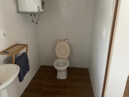 Casa Nueva A Estrenar.3 Dormitorios Patio De Uso Exclusivo De La Casa .luminosa. Sin Gastos Comunes.garaje Techado Buena Ubicacion.ambientes Amplios Y Luminosa.