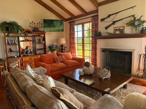 Casa En Venta De 7 Dorm. En Puyehue