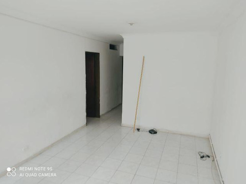 Venta De Casa Trifamiliar La Nueva Base, Norte De Cali, 4582.