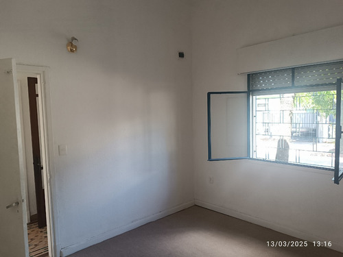 Vendo Muy Linda Casa En Régimen Ph De 2 Dorm, Impecable En Su Estado A Cuadra Y Media De Gral. Flores Y Serrato Y Su Centro Comercial