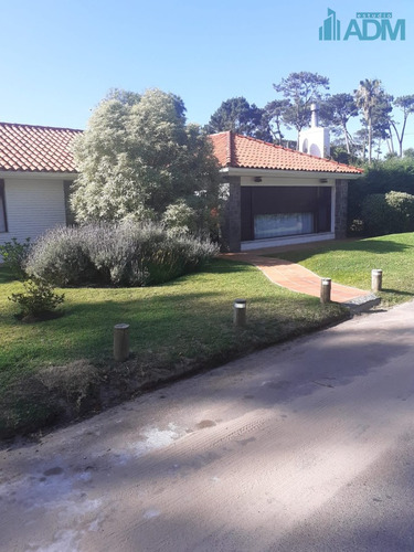 Estupenda Casa Con Piscina Climatizada