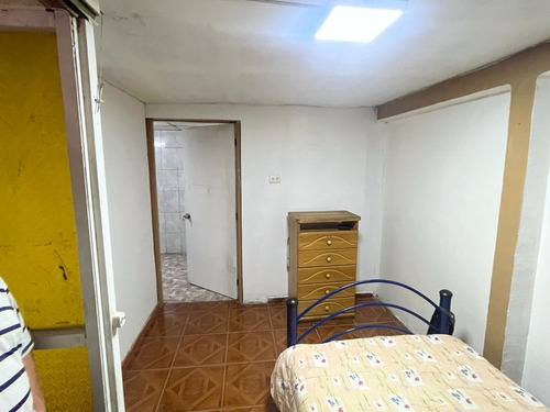 Casa Con Ampliaciones Regularizadas, Metro La Cisterna.