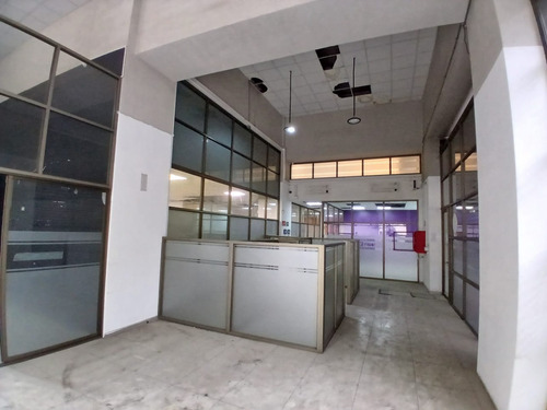 Excelente Local De 1241m2 Con Excelente Exposición En Venta