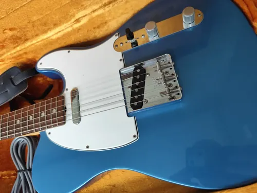 Fender Tele Shokunin Vintage Refined ™ Fender Telecaster American Vintage 64 - Lake Placid Blue