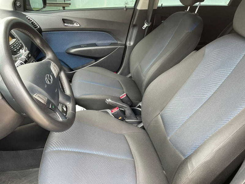 Imagem 14 de 15 de Hyundai Hb20 1.6 Confort Plus Aut 2014