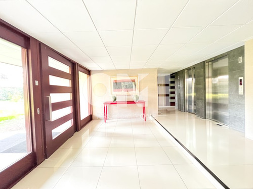 Depto En Venta Las Condes En Condominio /primer Piso Jardin