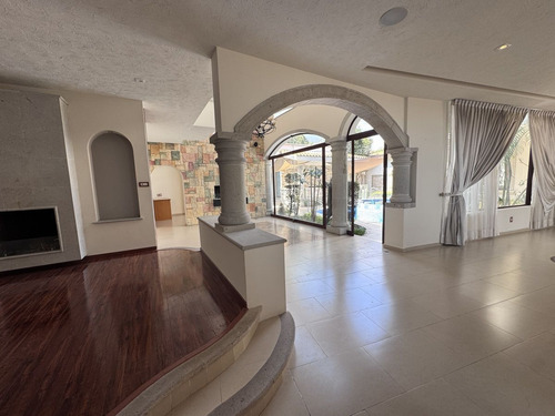 Exclusiva Residencia En Venta En La Rica Juriquilla