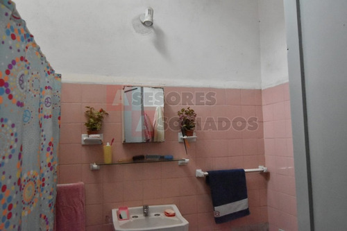 Casa De 3 Dormitorios En Villa Colon