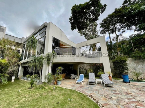 Hermosa Casa De Arquitectura Y Acabados De Lujos ,en Venta Ubicada En Los Chorros 24-4385