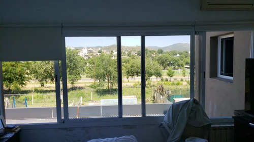 La Cuesta Propiedad De Tres Dormitorios Con Piscina