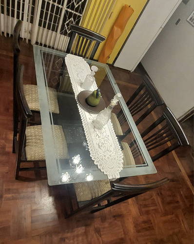 Juego De Comedor Seis Sillas Y Vitrina