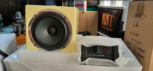 Monitor Ativo Avantone Mixcube Active Retro Cream Par