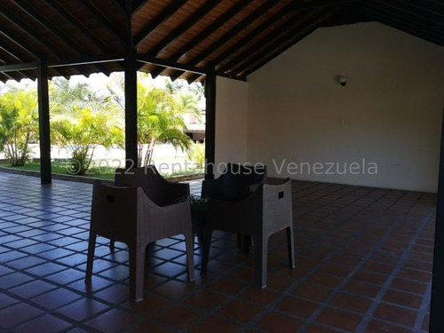Imagen 21 de 28 de Hermoso Th De Esquina, Con Acabados De Primera. Comodas Habitaciones Con Closet, Hermosa Cocina Completamente Equipada, Amplio Patio Con Caney, 3 Puestos De Estacionamiento Techados