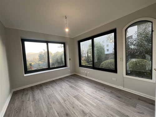 Casa En Venta De 4 Dorm. En Lo Barnechea