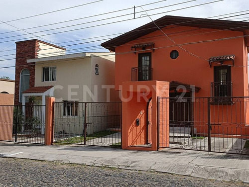 Casas En Venta En Lomas  De Santa Anita Tlajomulco De Zúñiga.