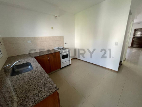 Venta Casa Tipo Duplex 3 Ambientes Ituzaingo Norte Con Entrepiso En Tercer Piso