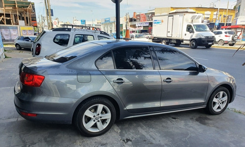 Imagen 5 de 9 de Volkswagen Vento 2.5 Advance Plus 170cv 2014