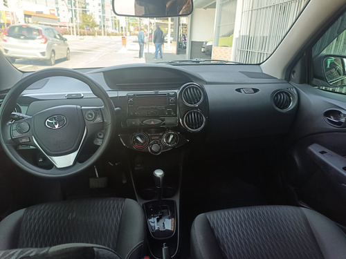 Toyota Etios Sedán 1.5 X Plus 16v Aut. 4p