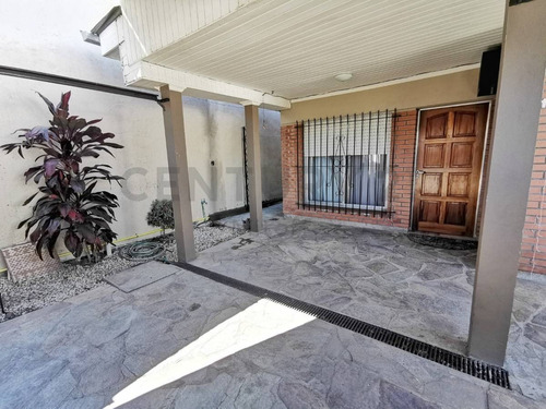 Imagen 2 de 20 de Casa 2 Dormitorios En Venta En Villa Elisa