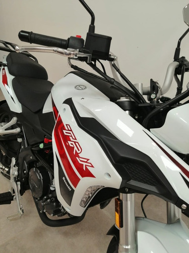 Imagen 19 de 21 de Benelli Trk 251 Abs