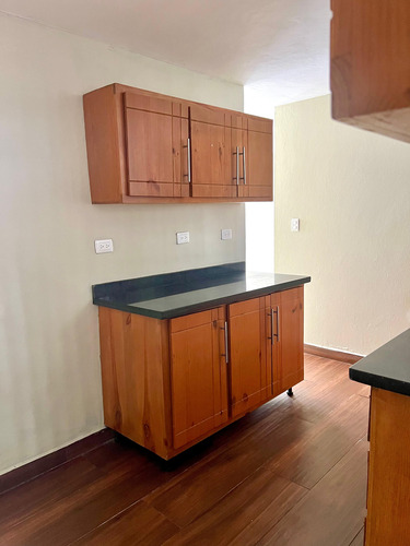 Apartmento En Alquiler En La Urbanizacion Fernandez