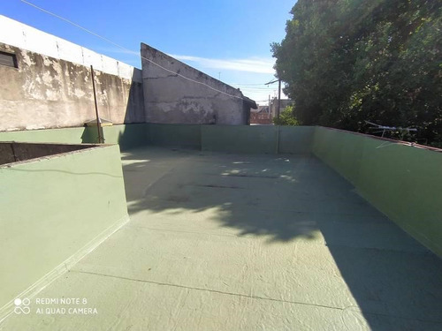 Propiedad En Block - Local, 2 Ph De 3 Ambientes, Y Un Local Y Duplex Para Construir - Lanús Oeste