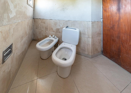 Venta 2 Locales, Casa En Planta Baja Y Departamento En Moron