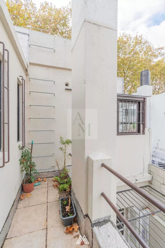 Venta De Ph De Atos En Malvin A Metros Del Mar, Con Garage