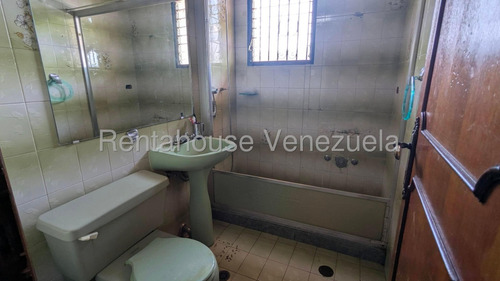 En Venta. Elegante Y Confortable Casa De Dos Niveles, Los Naranjos Del Cafetal