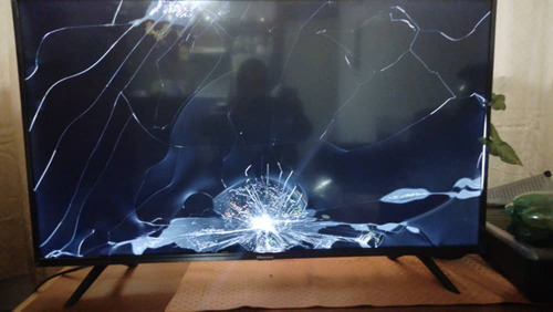 Imagen 2 de 5 de Smart Tv 40 Pulgadas Hisense Reparar O Repuesto - Android