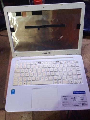 Notebook Asus E402m Com Curto Na Entrada Da Palca No Estado