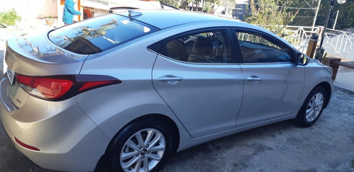 Imagem 10 de 13 de Hyundai Elantra 2014 2.0 16v Gls Flex Aut. 4p