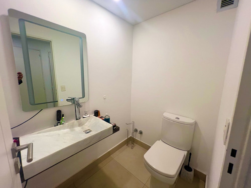 Venta De Excelente 2 Ambientes C/ Amenities Y Cochera En Puerto Madero