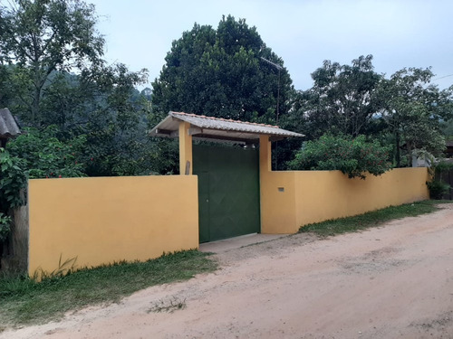 Chácara Com 5 Cômodos, 1 Banheiro E 2 Garagens