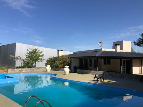 Casa En Venta - 5 Dormitorios 4 Baños - 10.062mts2 - San Miguel Del Monte