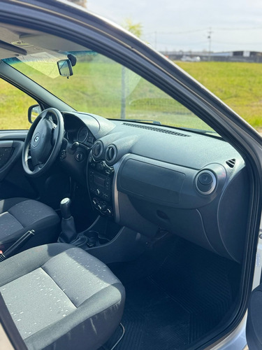 Renault Logan 1.6 Expression Hi-power 4p