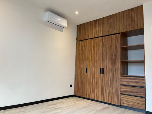 Oportunidad Casa En Venta En Cancun 4 Recamaras, Una En Pb. Cto De Servicio Con Baño