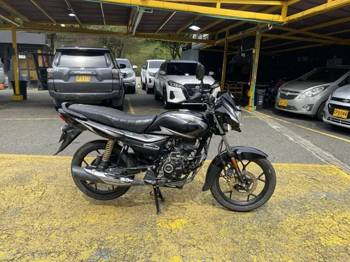 Bajaj Platino 125 2023