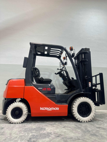 Autoelevador Toyota Diesel 2.5tn Desplazador