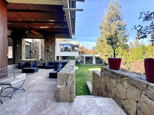 Casa En Arriendo De 7 Dorm. En Lo Barnechea