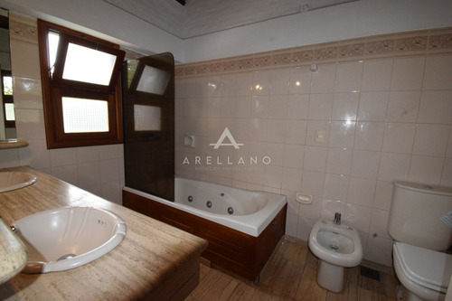 Casa Con Piscina Muy Cómoda, Ideal Para Veranear!!- Ref: 185