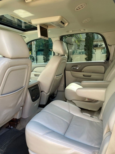 Imagen 10 de 14 de Chevrolet Tahoe 5.3 Lt V8 . 2da./cubo At 2014
